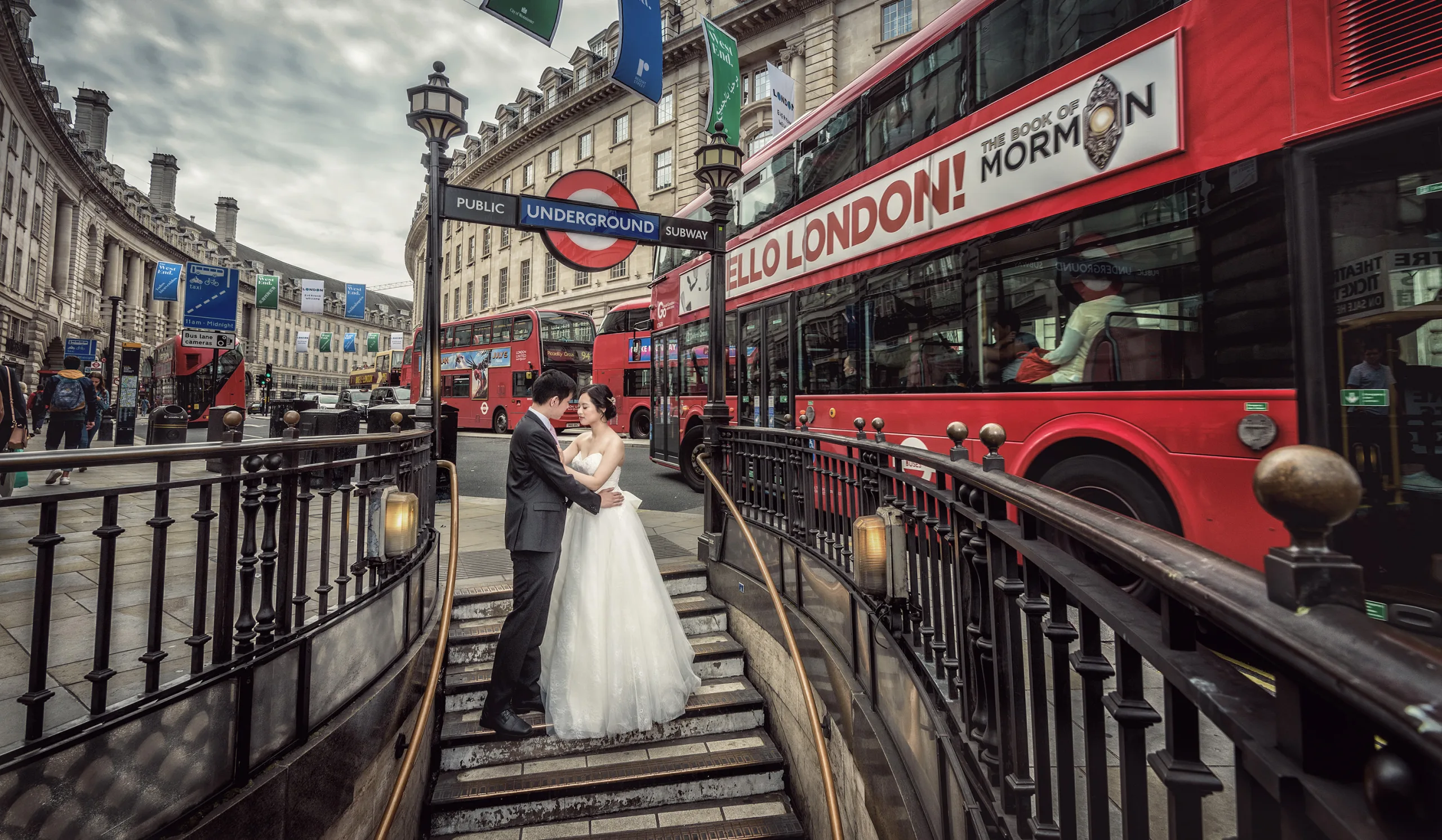 london wedding photographer - bride and groom oxford street